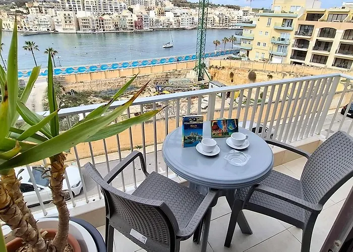 Daire Seafront - Balcony Over The Harbour